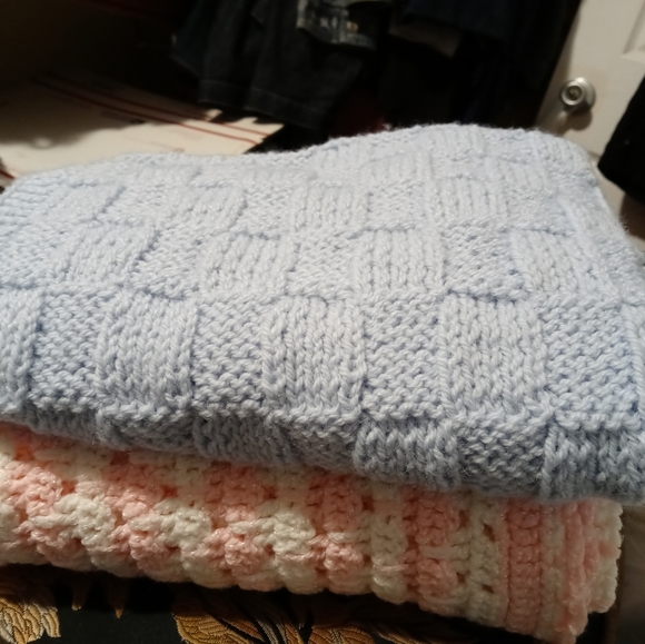 πTWO HANDMADE CROCHET THROW πΆ - Picture 9 of 16